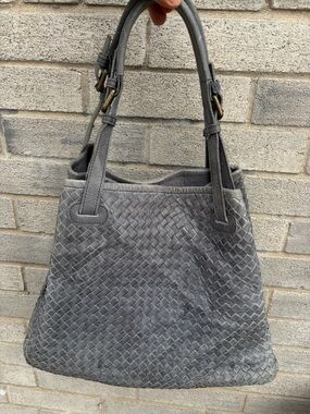 Valentina powder blue soft woven
Italian-made leather hand shoulder bag purse